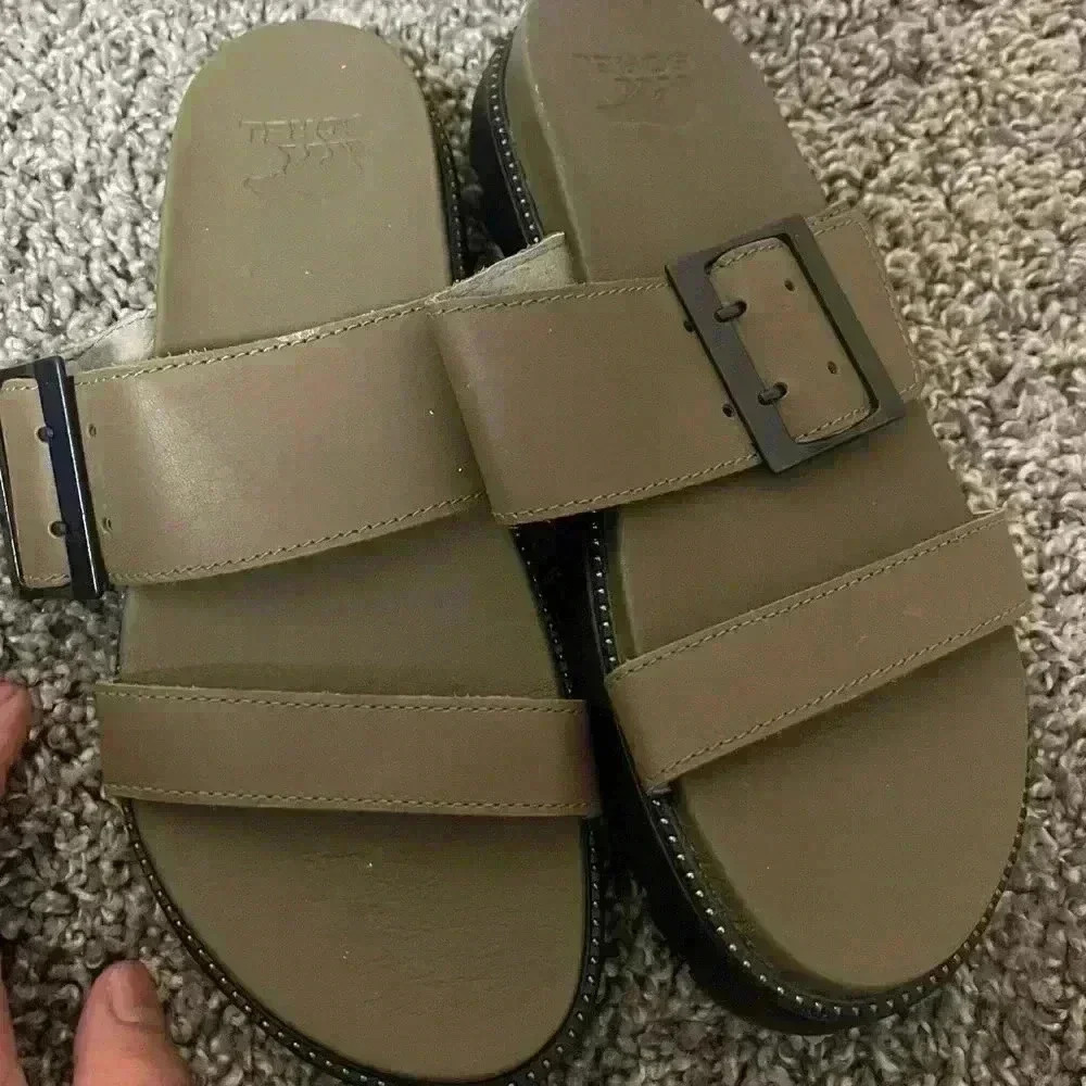 Sorel Roaming Buckle Slide Sandal
Sage Green Size 6.5
